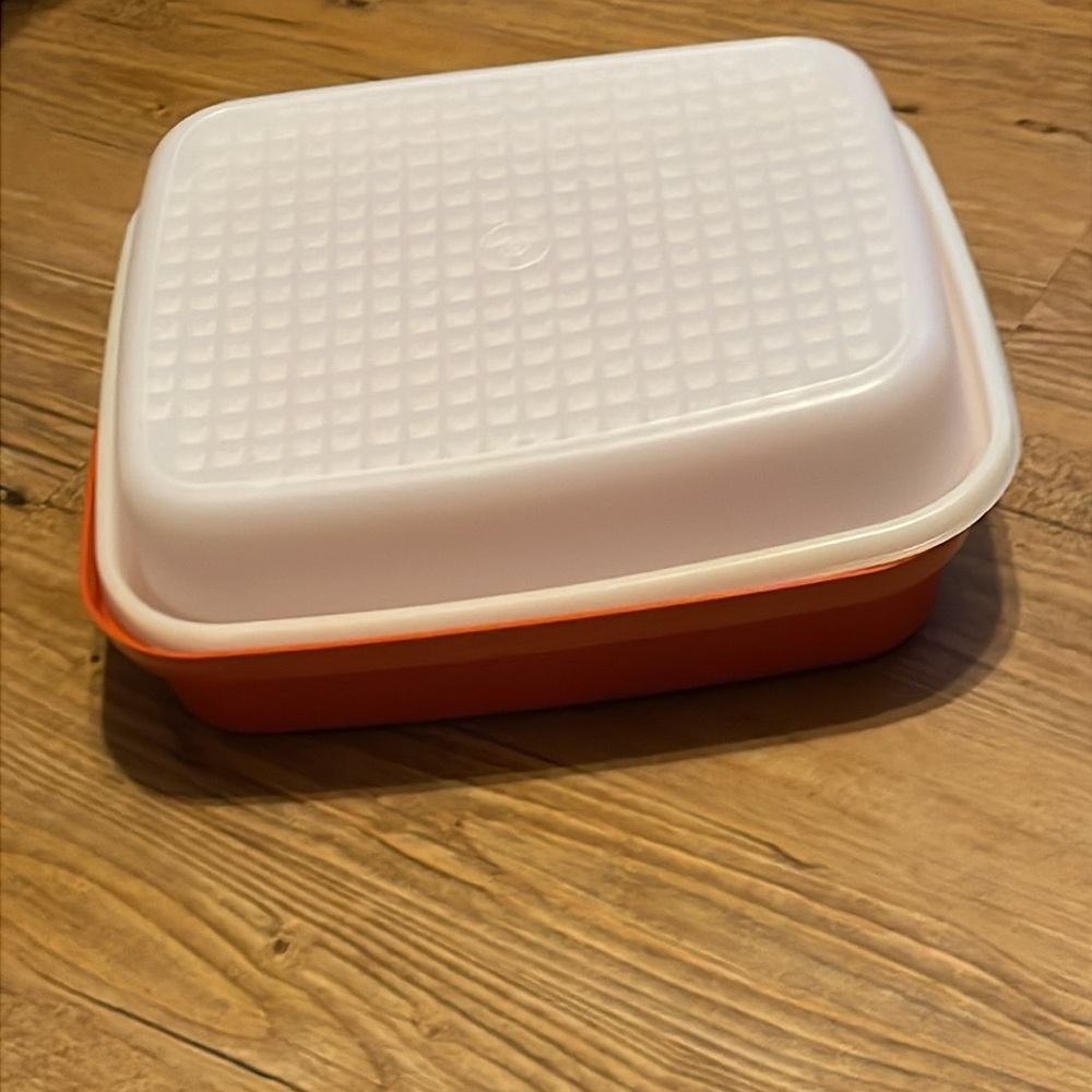 Vintage Tupperware container - Picture 2 of 5